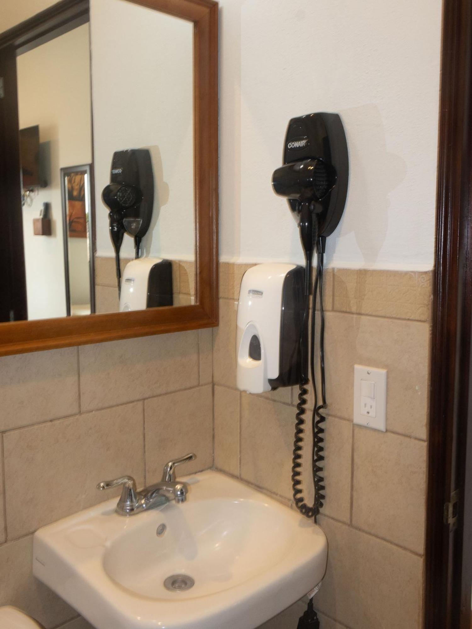 Hotel Leon Inn Εξωτερικό φωτογραφία